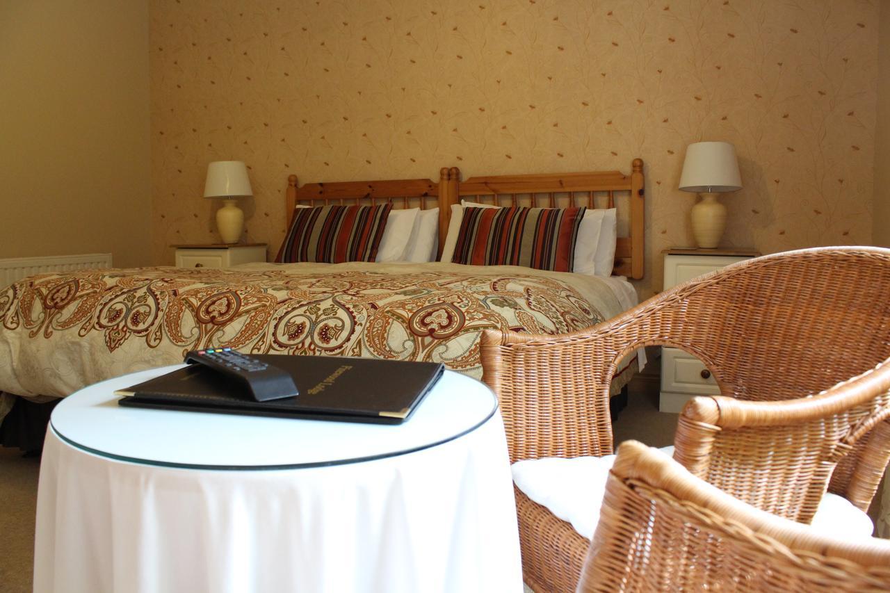 Pinewood Lodge Лара Екстер'єр фото