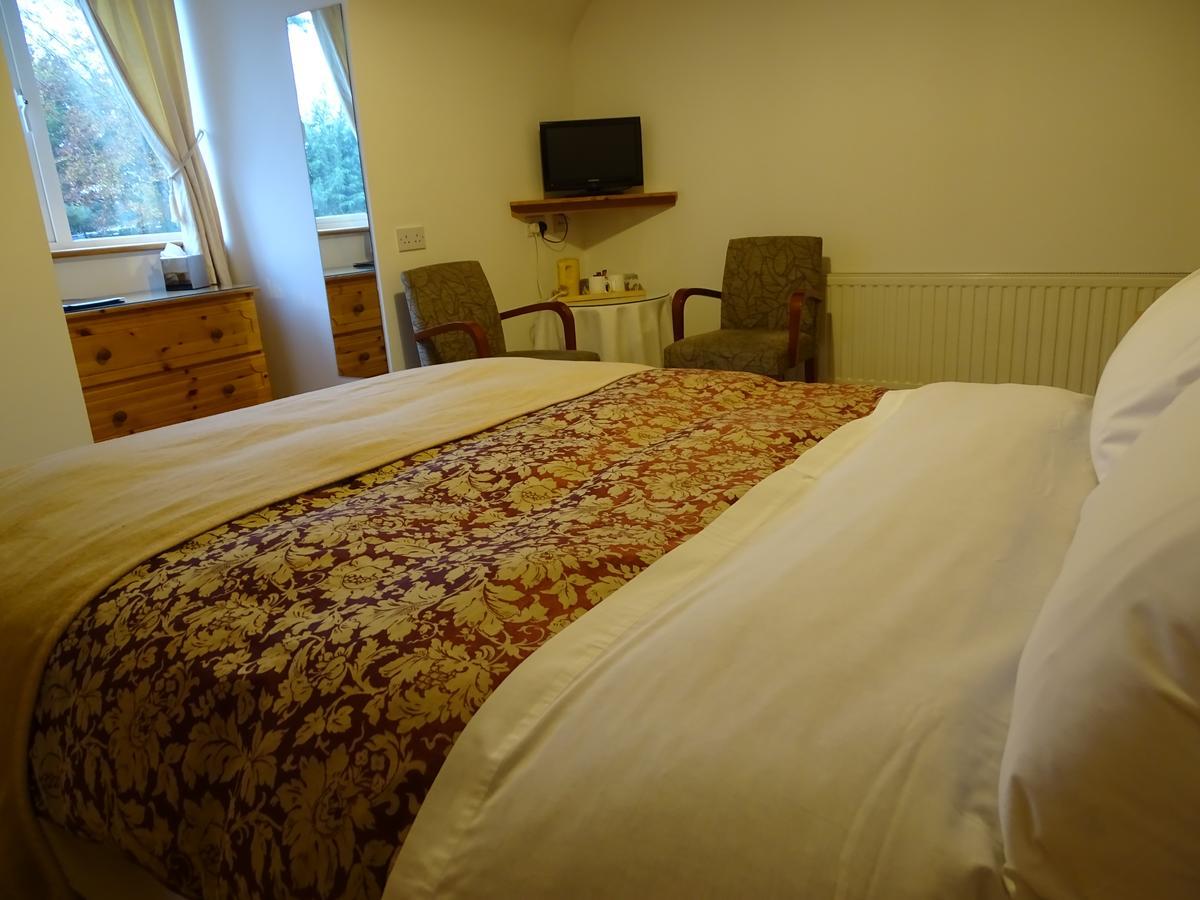 Pinewood Lodge Лара Екстер'єр фото