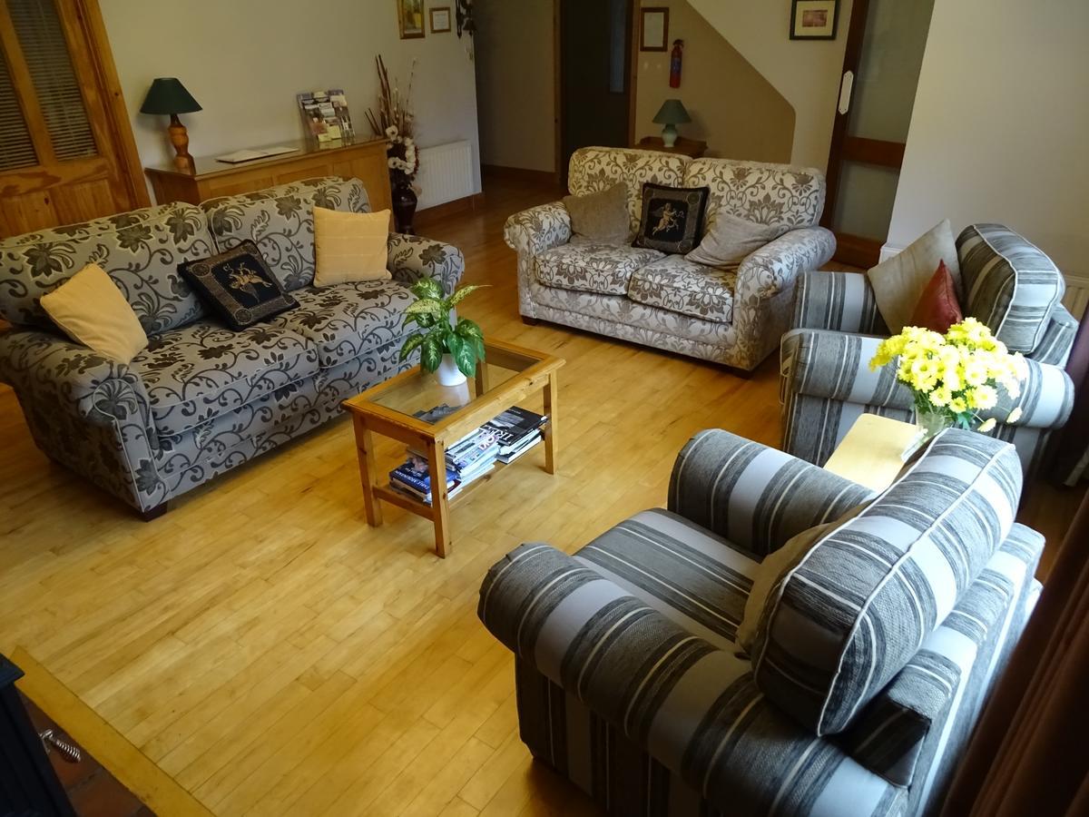 Pinewood Lodge Лара Екстер'єр фото