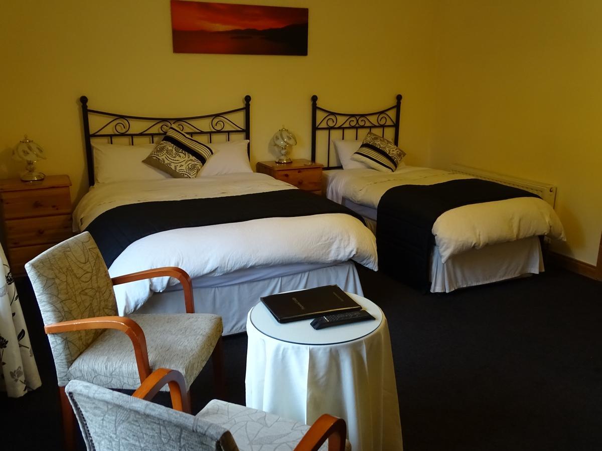 Pinewood Lodge Лара Екстер'єр фото